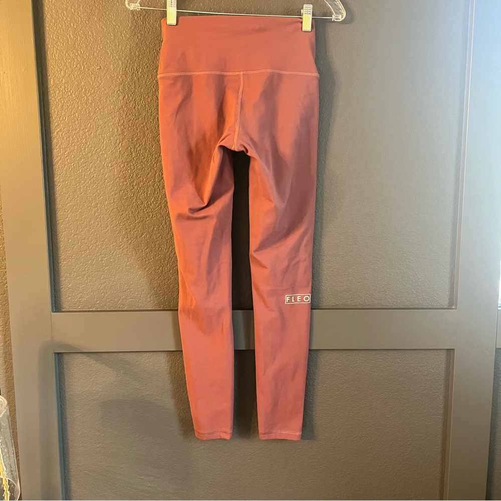 FLEO • Pink high rise leggings • medium - Picture 3 of 5